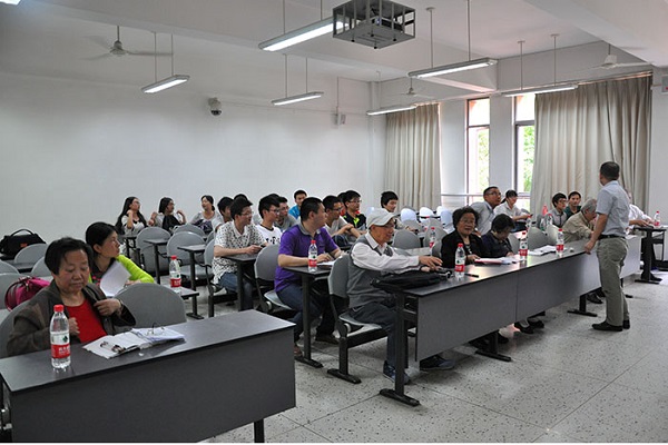 365英国上市集团