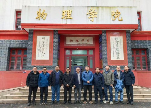 365英国上市集团