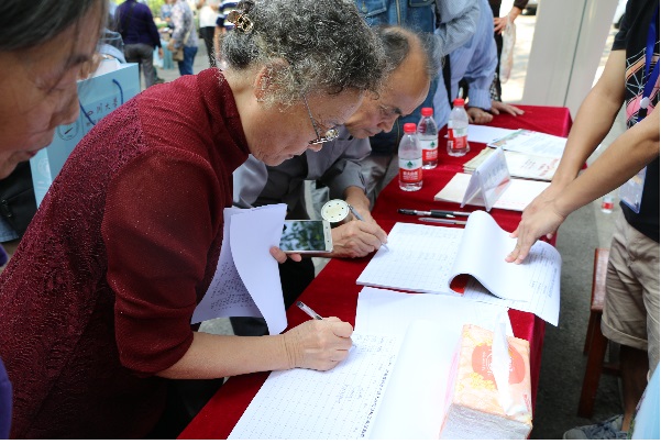 365英国上市集团