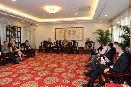 365英国上市集团