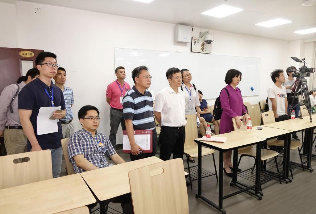 365英国上市集团