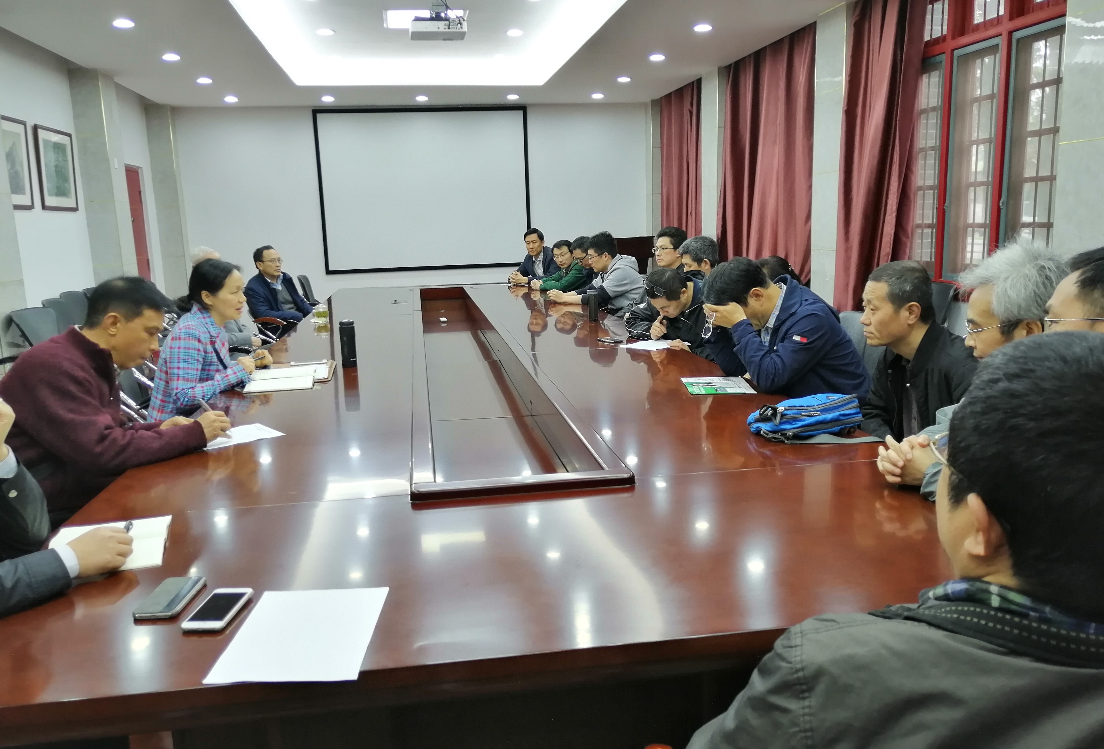 365英国上市集团