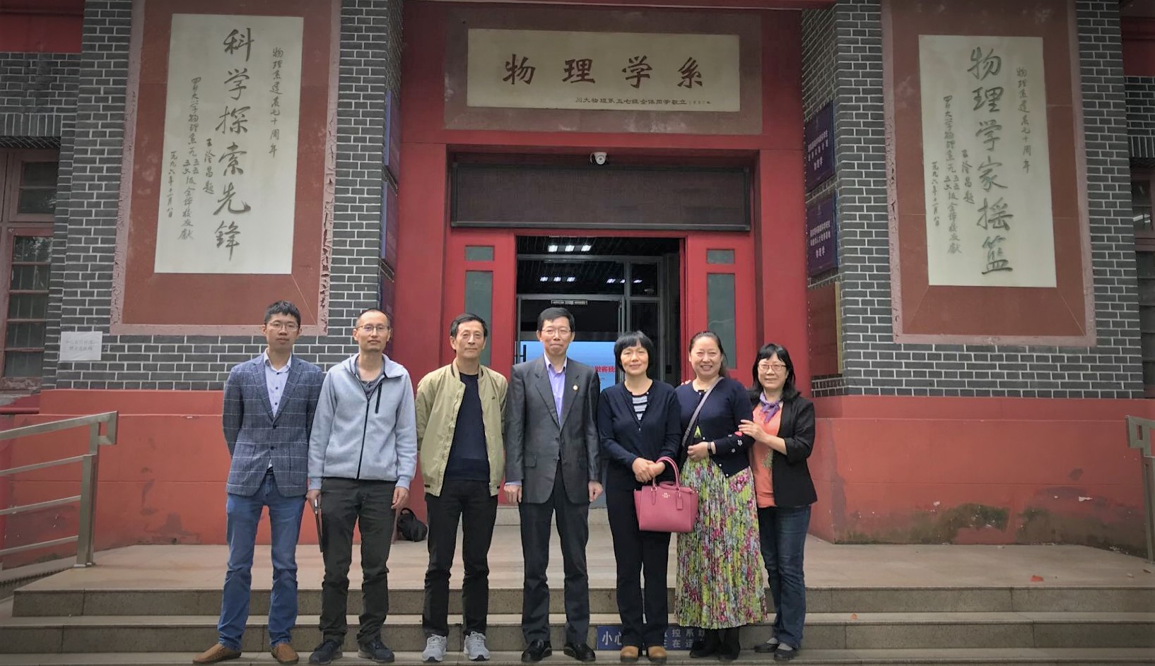 365英国上市集团