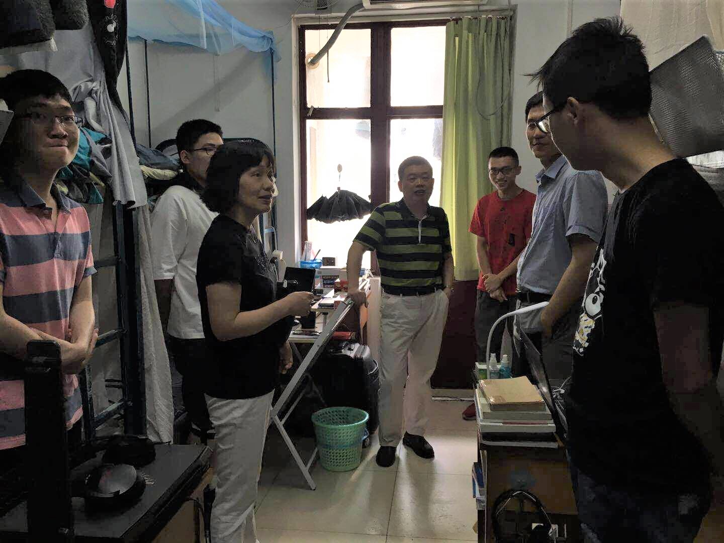 365英国上市集团