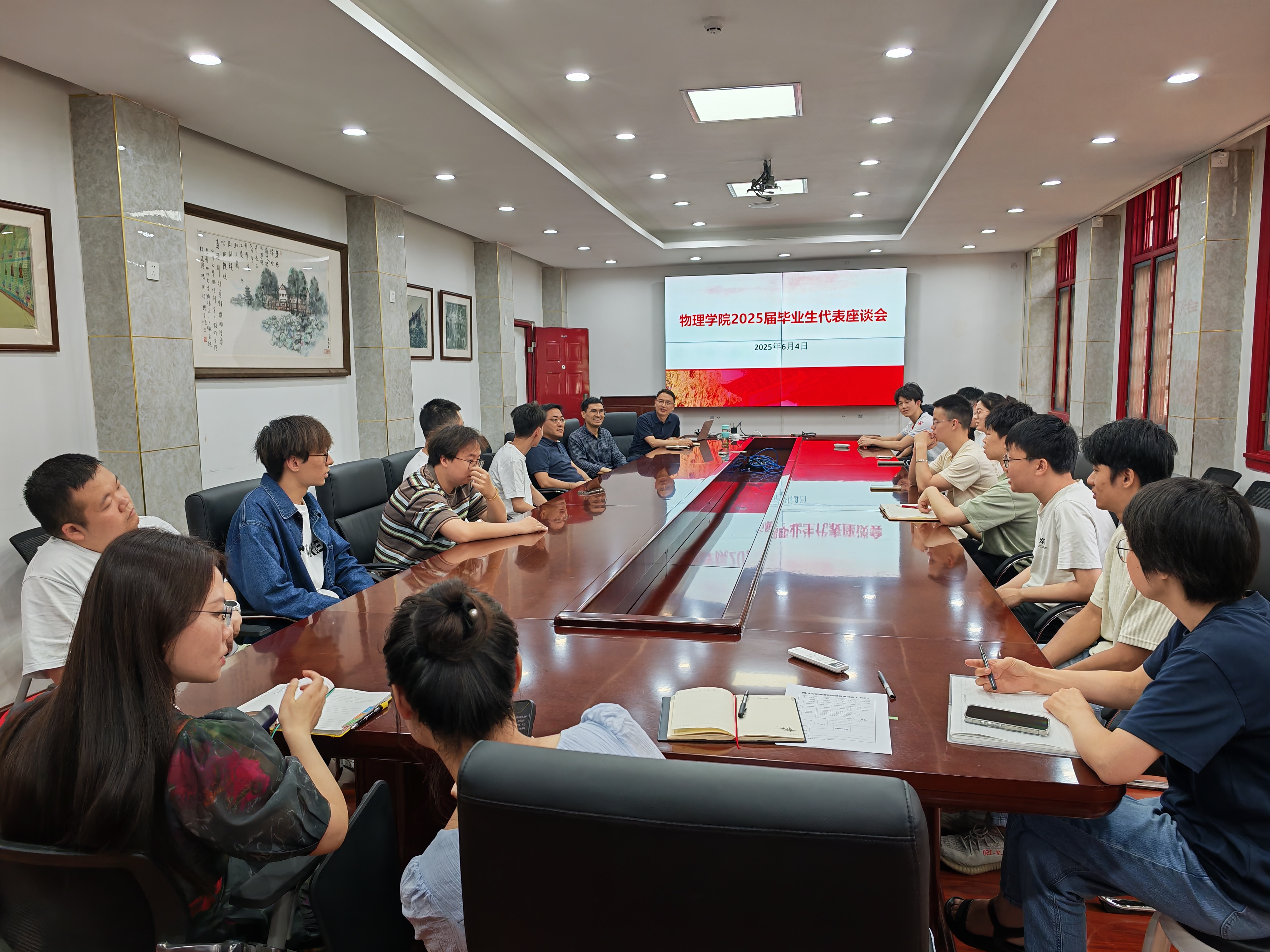 365英国上市集团