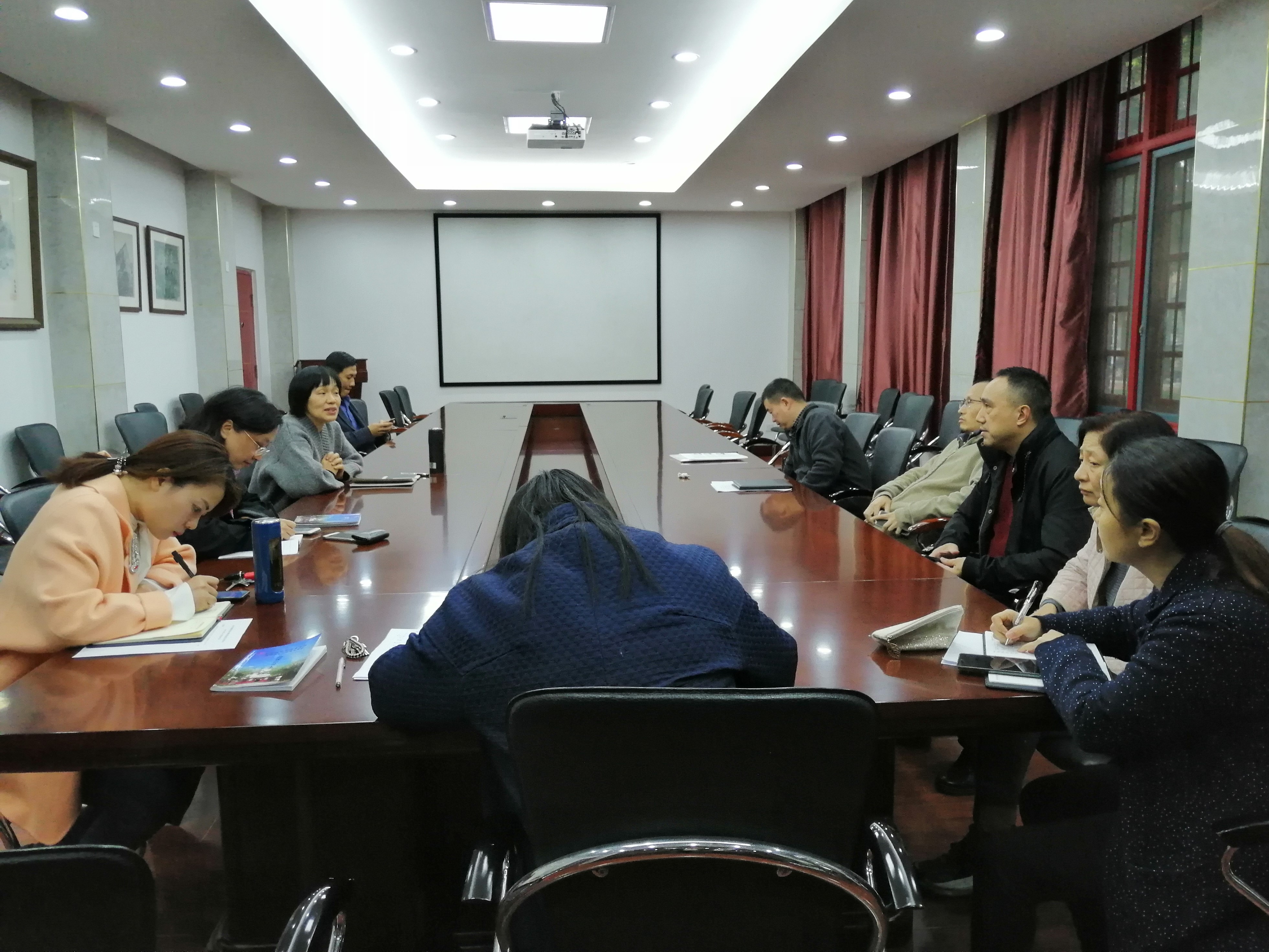 365英国上市集团