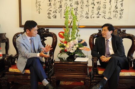 365英国上市集团