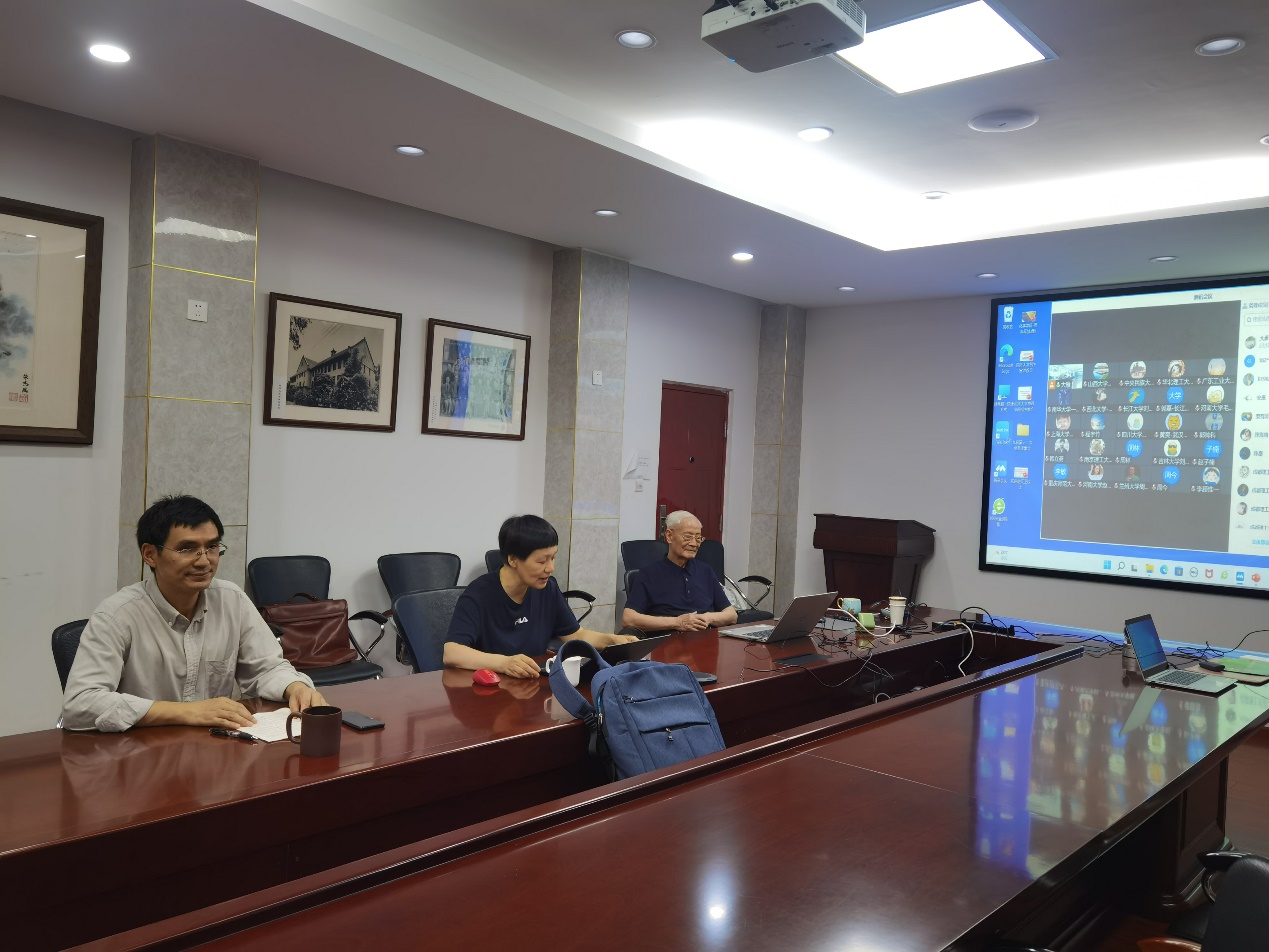 365英国上市集团