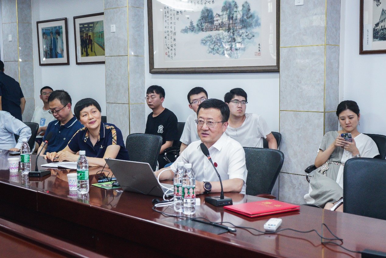 365英国上市集团