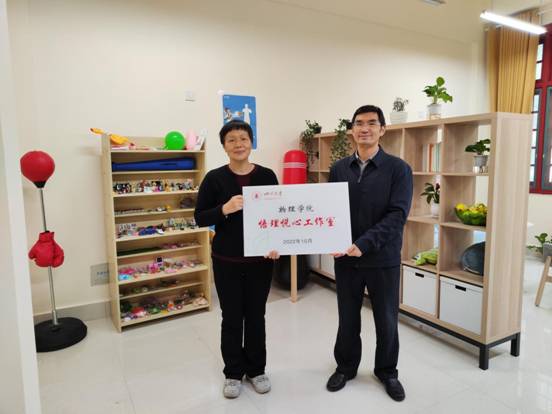 365英国上市集团