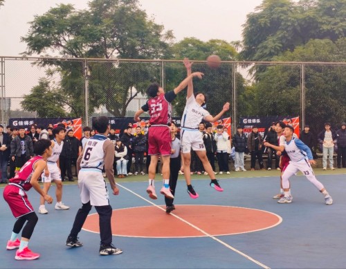 365英国上市集团