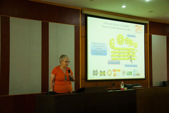 365英国上市集团