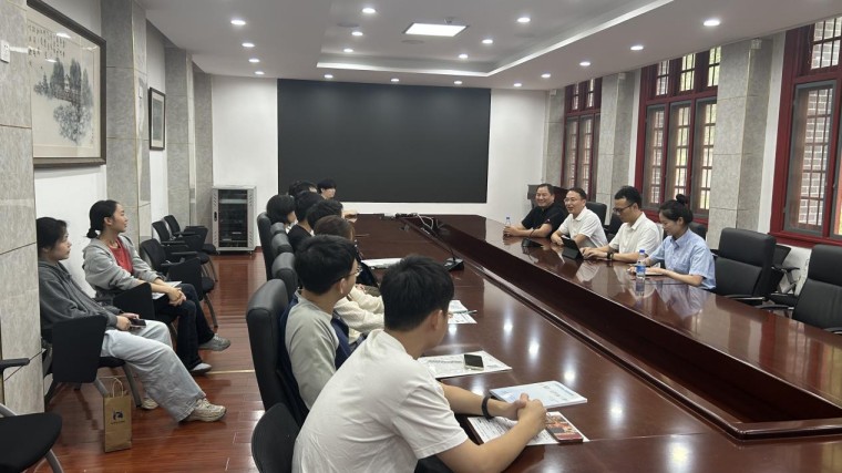 365英国上市集团