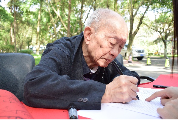 365英国上市集团