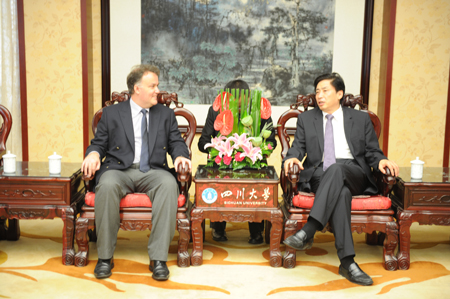 365英国上市集团